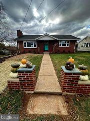 201 WOODLAND AVE, Luray, VA 22835
