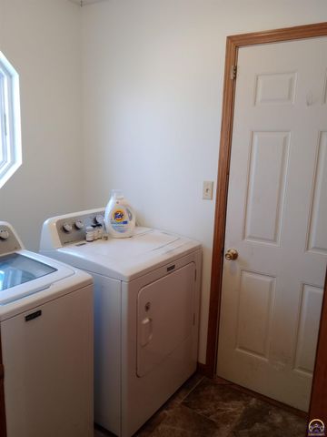 319 NE Aspen LN, Topeka, KS 66617