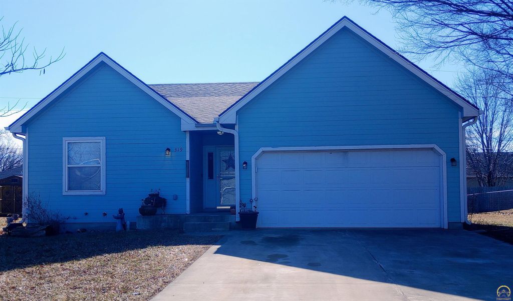 319 NE Aspen LN, Topeka, KS 66617