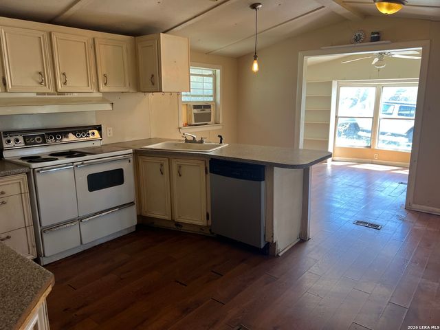 103 Eastview, Kendalia, TX 78027