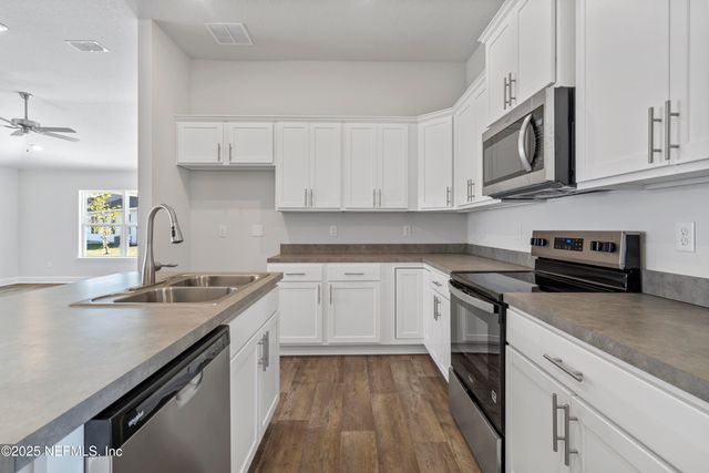 8363 HELMSLEY Boulevard, Jacksonville, FL 32219