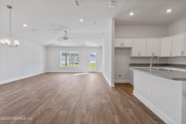 8363 HELMSLEY Boulevard, Jacksonville, FL 32219