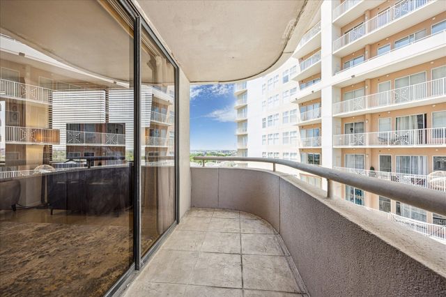 3525 Sage Road 1010, Houston, TX 77056