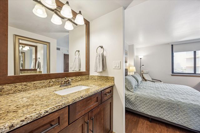 3525 Sage Road 1010, Houston, TX 77056