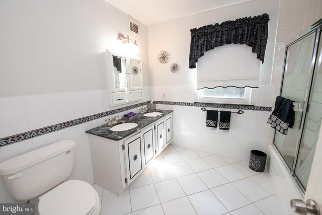 2556 KIRK DR, Huntingdon Valley, PA 19006