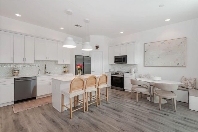 1066 NE 35th Street, Oakland Park, FL 33334