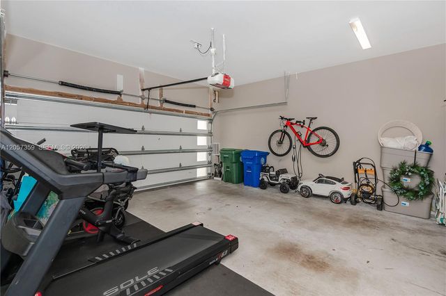 1066 NE 35th Street, Oakland Park, FL 33334