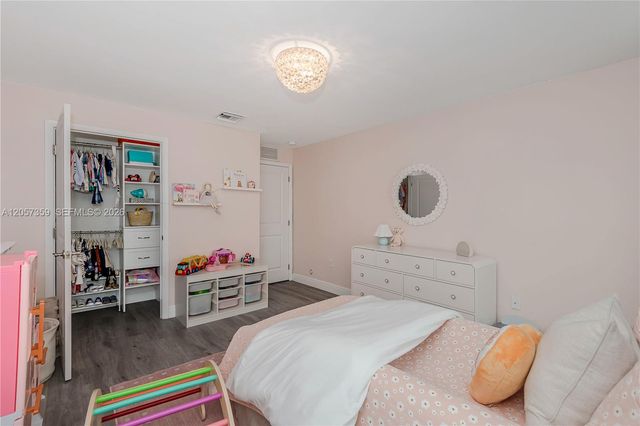 1066 NE 35th Street, Oakland Park, FL 33334