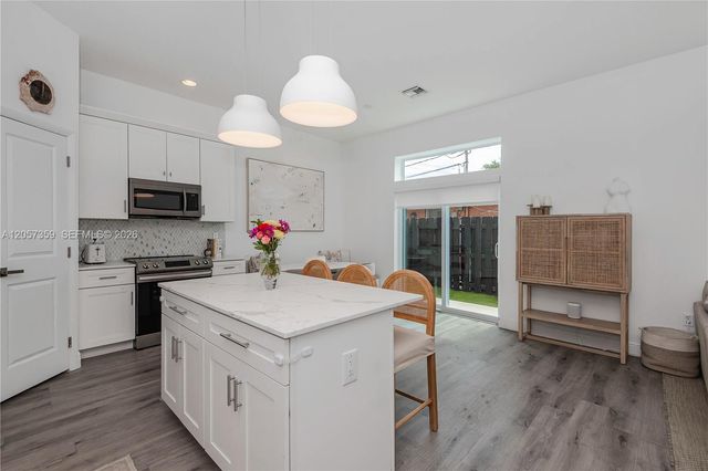 1066 NE 35th Street, Oakland Park, FL 33334