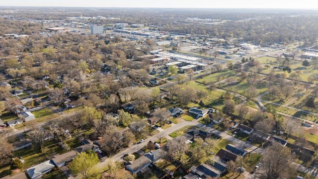 1514 E Wayland Street, Springfield, MO 65804