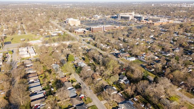 1514 E Wayland Street, Springfield, MO 65804