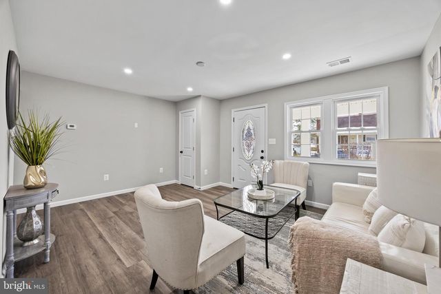 186 LAMBERT DR, Manassas Park, VA 20111