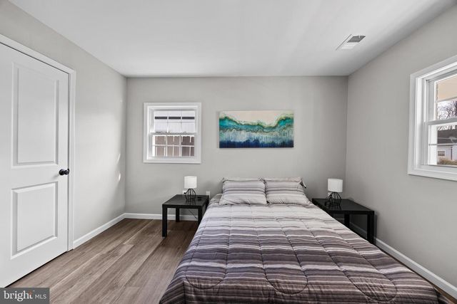 186 LAMBERT DR, Manassas Park, VA 20111