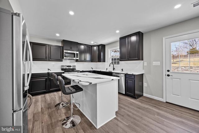 186 LAMBERT DR, Manassas Park, VA 20111