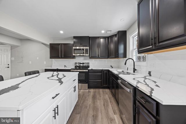 186 LAMBERT DR, Manassas Park, VA 20111