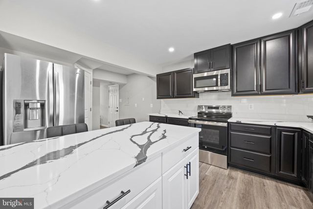 186 LAMBERT DR, Manassas Park, VA 20111