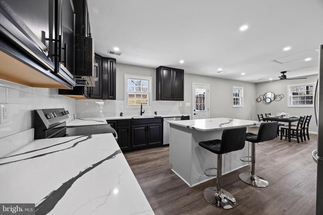 186 LAMBERT DR, Manassas Park, VA 20111