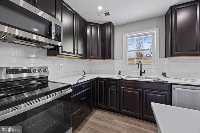 186 LAMBERT DR, Manassas Park, VA 20111