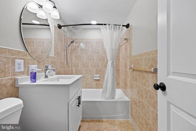 186 LAMBERT DR, Manassas Park, VA 20111