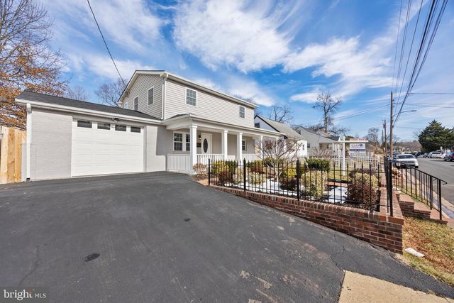 186 LAMBERT DR, Manassas Park, VA 20111