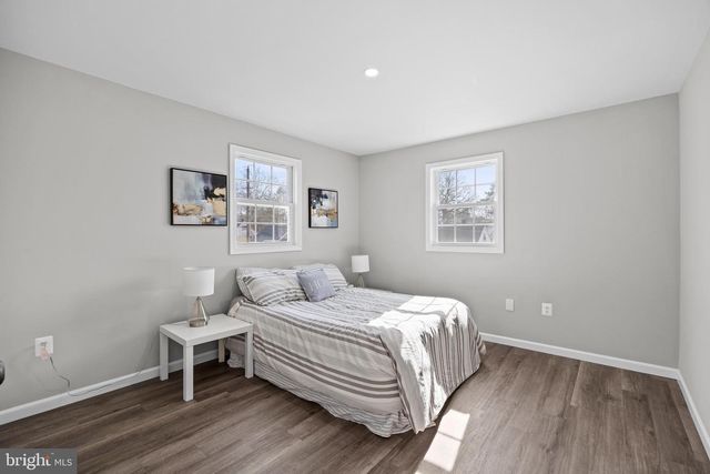 186 LAMBERT DR, Manassas Park, VA 20111