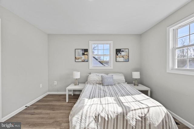 186 LAMBERT DR, Manassas Park, VA 20111