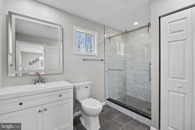 186 LAMBERT DR, Manassas Park, VA 20111