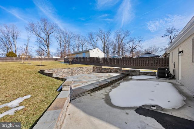 186 LAMBERT DR, Manassas Park, VA 20111