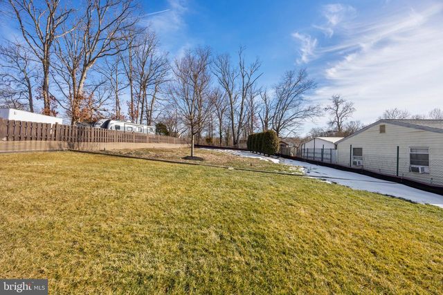 186 LAMBERT DR, Manassas Park, VA 20111