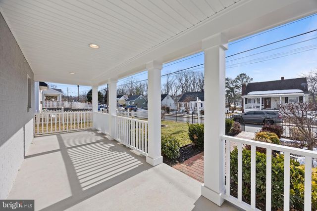 186 LAMBERT DR, Manassas Park, VA 20111