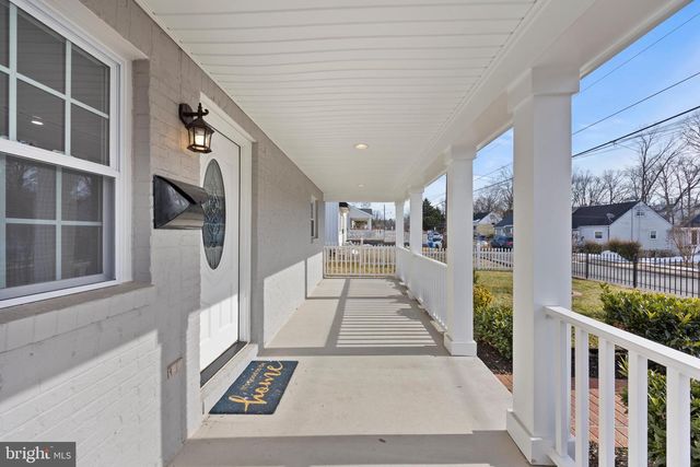 186 LAMBERT DR, Manassas Park, VA 20111