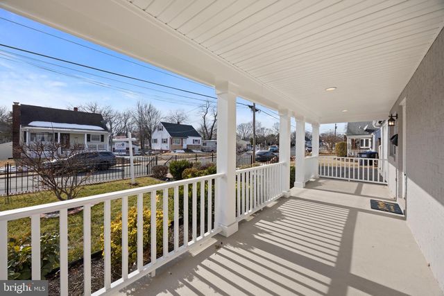 186 LAMBERT DR, Manassas Park, VA 20111