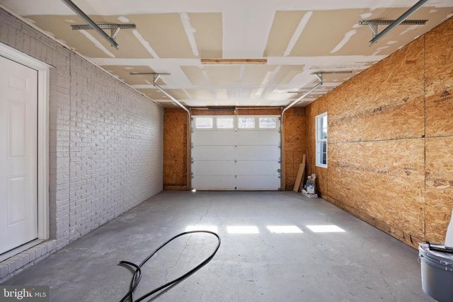 186 LAMBERT DR, Manassas Park, VA 20111