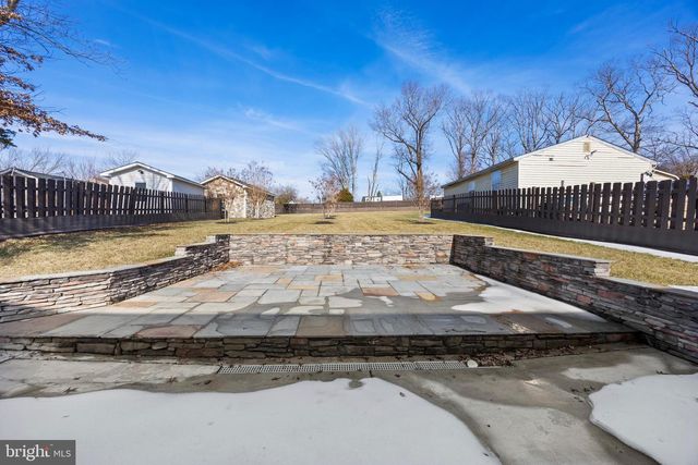 186 LAMBERT DR, Manassas Park, VA 20111