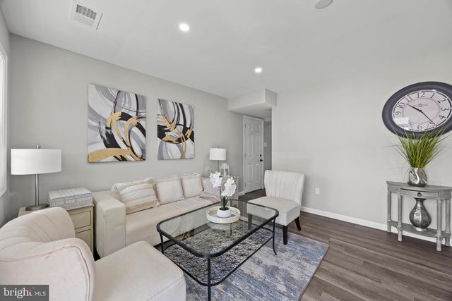 186 LAMBERT DR, Manassas Park, VA 20111