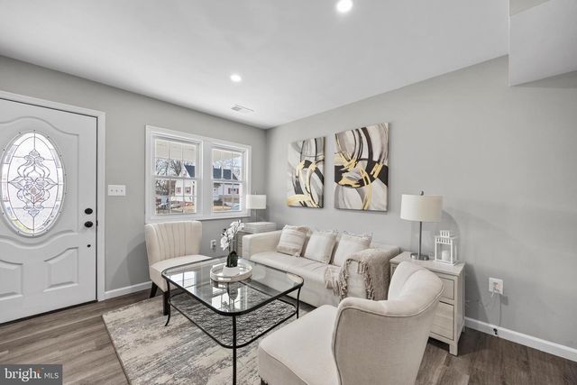 186 LAMBERT DR, Manassas Park, VA 20111