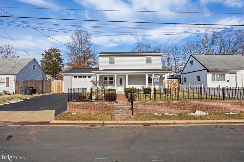 186 LAMBERT DR, Manassas Park, VA 20111