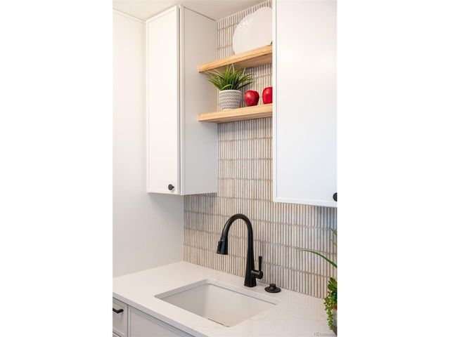 1175 N Emerson St 212, Denver, CO 80218