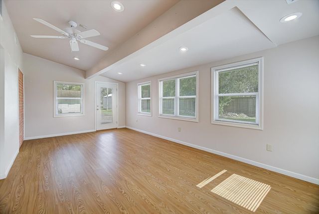 106 Woodland Road, Lake Jackson, TX 77566