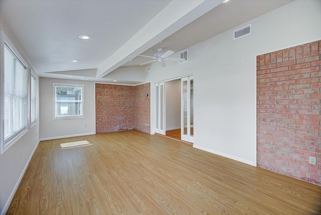 106 Woodland Road, Lake Jackson, TX 77566