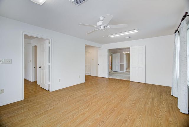 106 Woodland Road, Lake Jackson, TX 77566