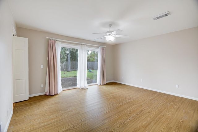 106 Woodland Road, Lake Jackson, TX 77566