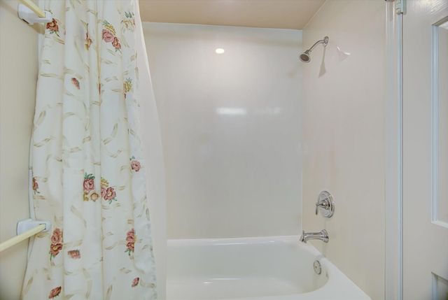 106 Woodland Road, Lake Jackson, TX 77566