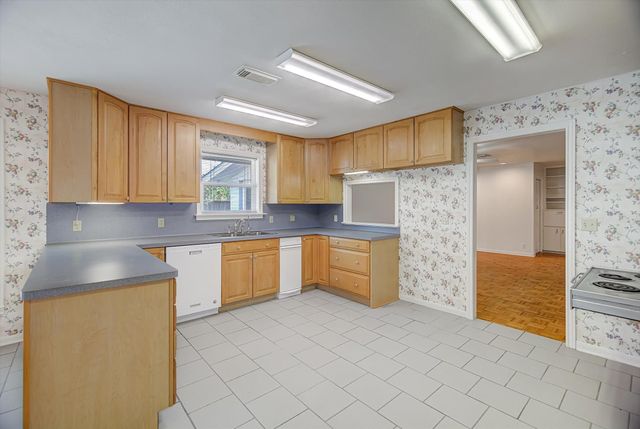 106 Woodland Road, Lake Jackson, TX 77566