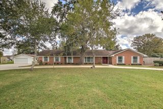 106 Woodland Road, Lake Jackson, TX 77566