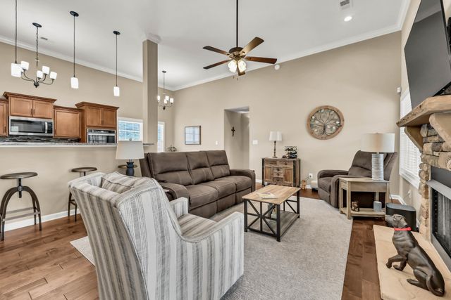 883 Terraceside Cir, Clarksville, TN 37040