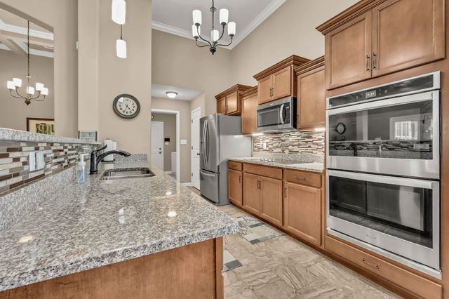 883 Terraceside Cir, Clarksville, TN 37040
