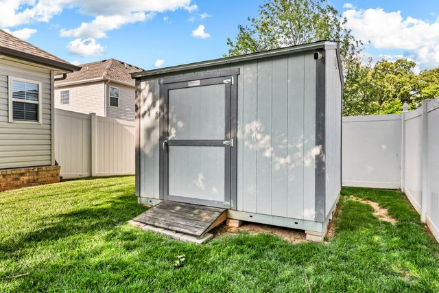 883 Terraceside Cir, Clarksville, TN 37040