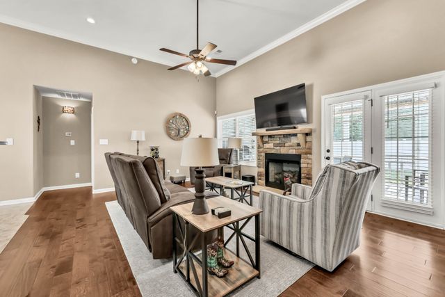883 Terraceside Cir, Clarksville, TN 37040