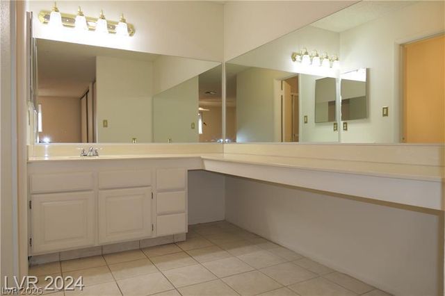 3335 Racquet Street, Las Vegas, NV 89121